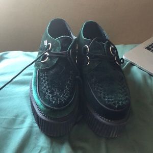 T.U.K. Velvet Green Creepers womens size 8